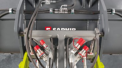 Sämtliche Hydraulikanschlüsse liegen gut erreichbar und dennoch geschützt am Geräteträger. - TORION SINUS